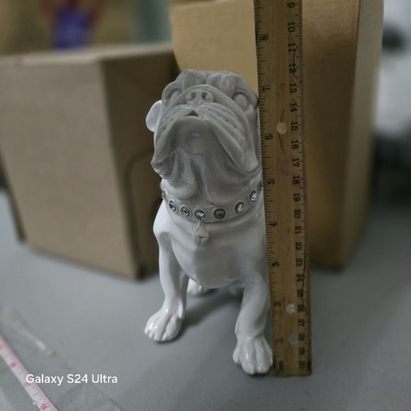 White glossy  english Bulldog figurine rhinestone collar - Picture 12 of 13
